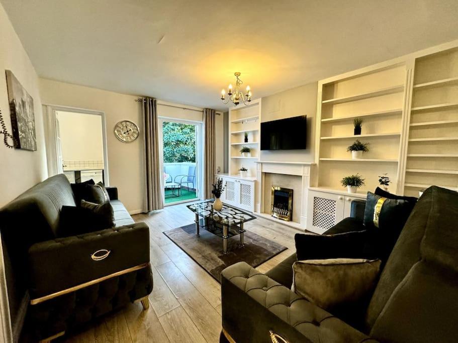 Newly Renovated Kensington 2 Bedroom Apartment With Balcony Near Harrods Sleeps 6, 2 Min Walk From Station ロンドン エクステリア 写真
