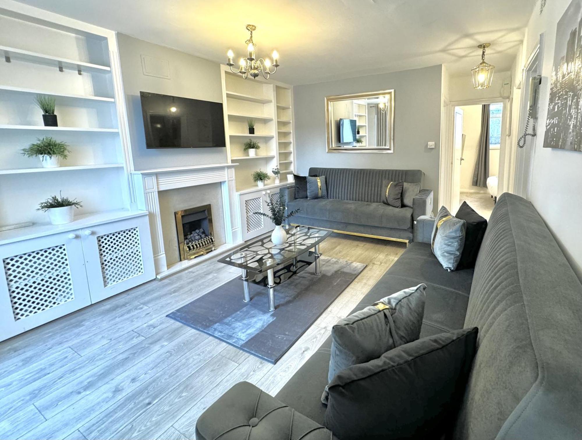 Newly Renovated Kensington 2 Bedroom Apartment With Balcony Near Harrods Sleeps 6, 2 Min Walk From Station ロンドン エクステリア 写真