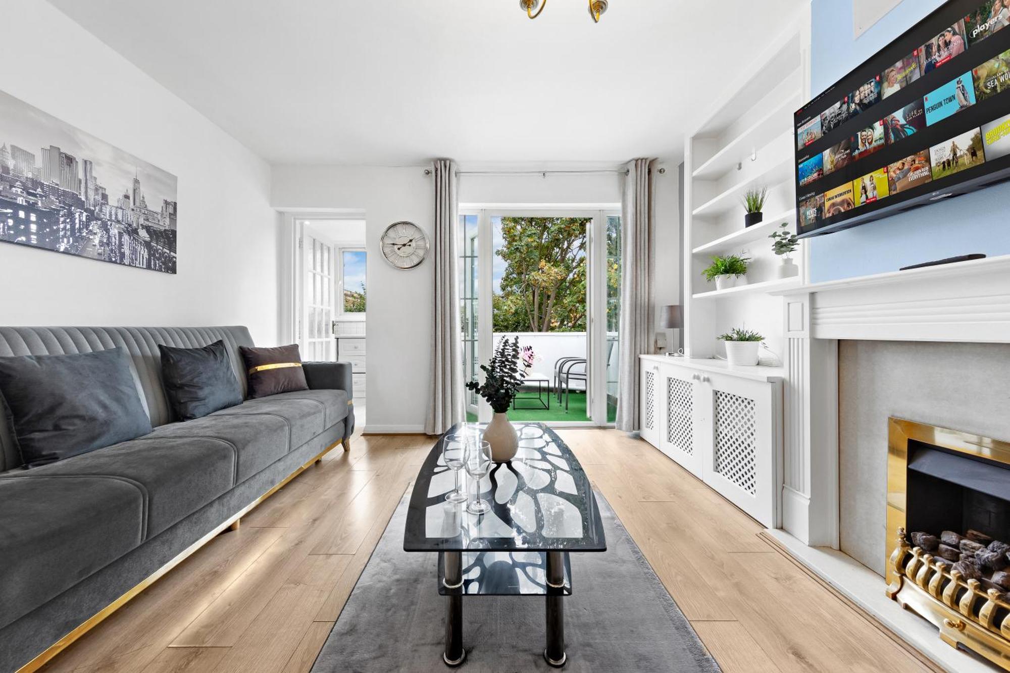 Newly Renovated Kensington 2 Bedroom Apartment With Balcony Near Harrods Sleeps 6, 2 Min Walk From Station ロンドン エクステリア 写真