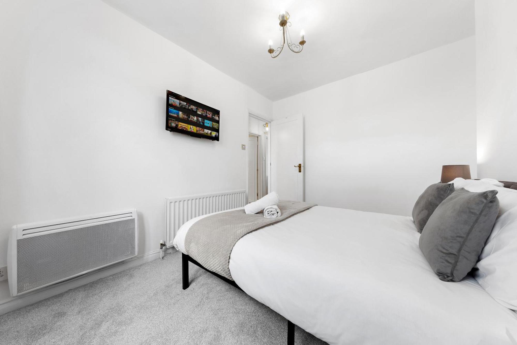 Newly Renovated Kensington 2 Bedroom Apartment With Balcony Near Harrods Sleeps 6, 2 Min Walk From Station ロンドン エクステリア 写真