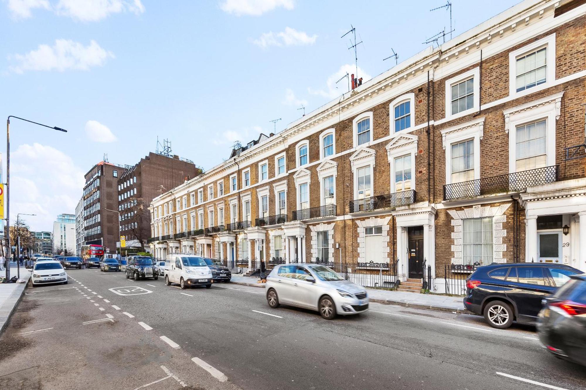 Newly Renovated Kensington 2 Bedroom Apartment With Balcony Near Harrods Sleeps 6, 2 Min Walk From Station ロンドン エクステリア 写真