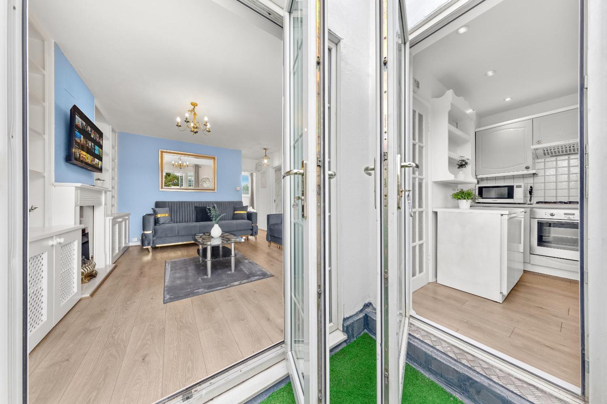 Newly Renovated Kensington 2 Bedroom Apartment With Balcony Near Harrods Sleeps 6, 2 Min Walk From Station ロンドン エクステリア 写真