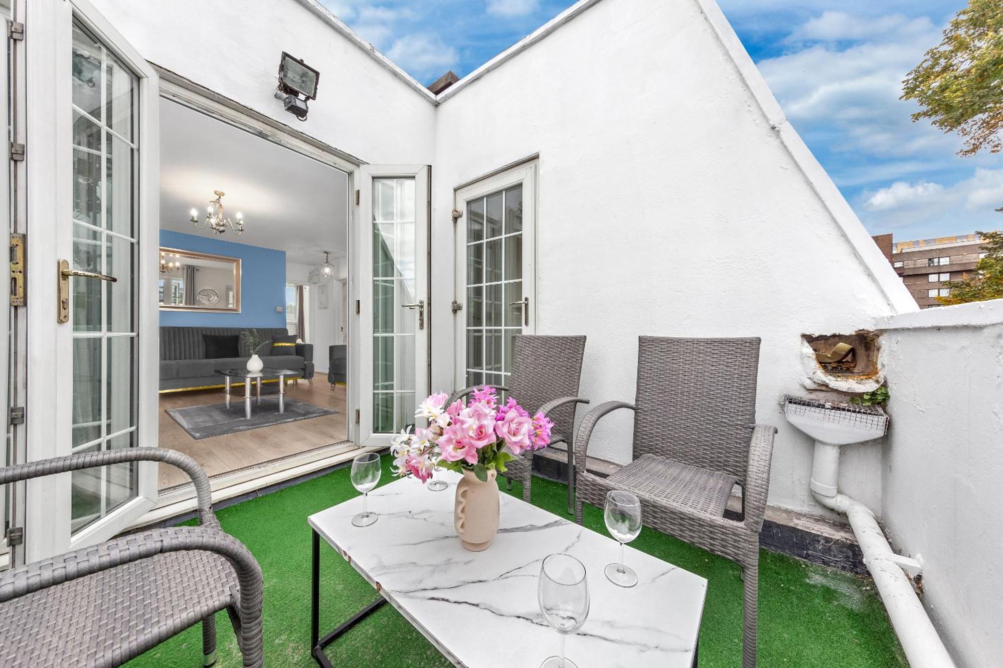 Newly Renovated Kensington 2 Bedroom Apartment With Balcony Near Harrods Sleeps 6, 2 Min Walk From Station ロンドン エクステリア 写真